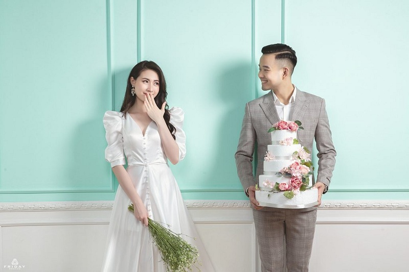 Đến với studio chụp ảnh cưới tại Ninh Thuận, bạn sẽ có cơ hội khoe những bức ảnh đẹp nhất trong ngày cưới của mình. Với những không gian chụp ảnh lãng mạn và tinh tế, Ninh Thuận sẽ là một địa điểm tuyệt vời cho những cặp đôi mong muốn lưu giữ những khoảnh khắc đáng nhớ.